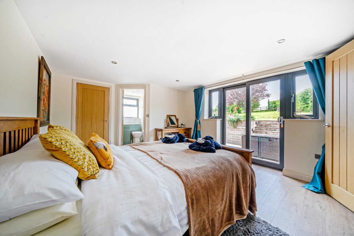 9 bedroom house, St. Weonards, Hereford HR2 - Available