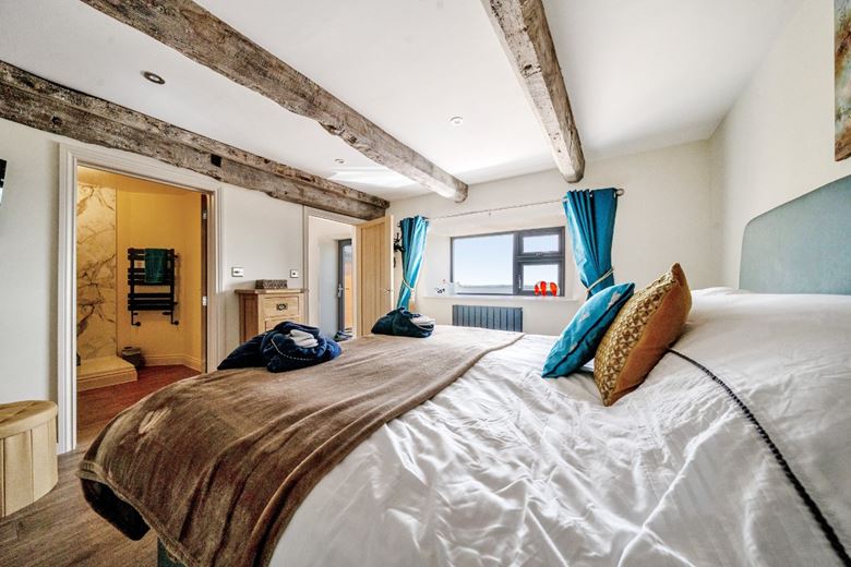 9 bedroom house, St. Weonards, Hereford HR2 - Available