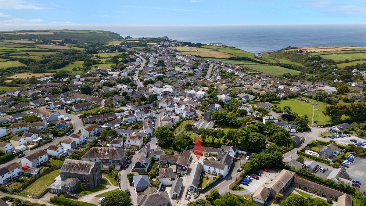 5 bedroom house, Lender Lane, Mullion TR12 - Available