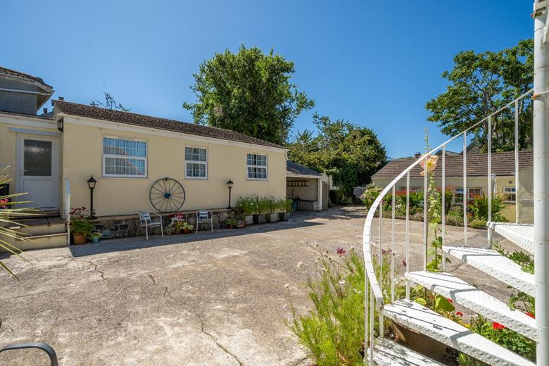 5 bedroom house, Lender Lane, Mullion TR12 - Available