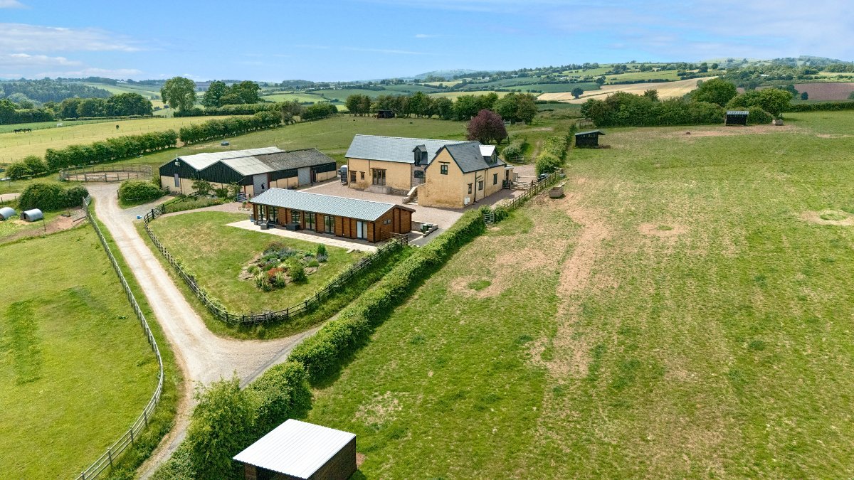 7 bedroom house, St. Weonards, Hereford HR2 - Available