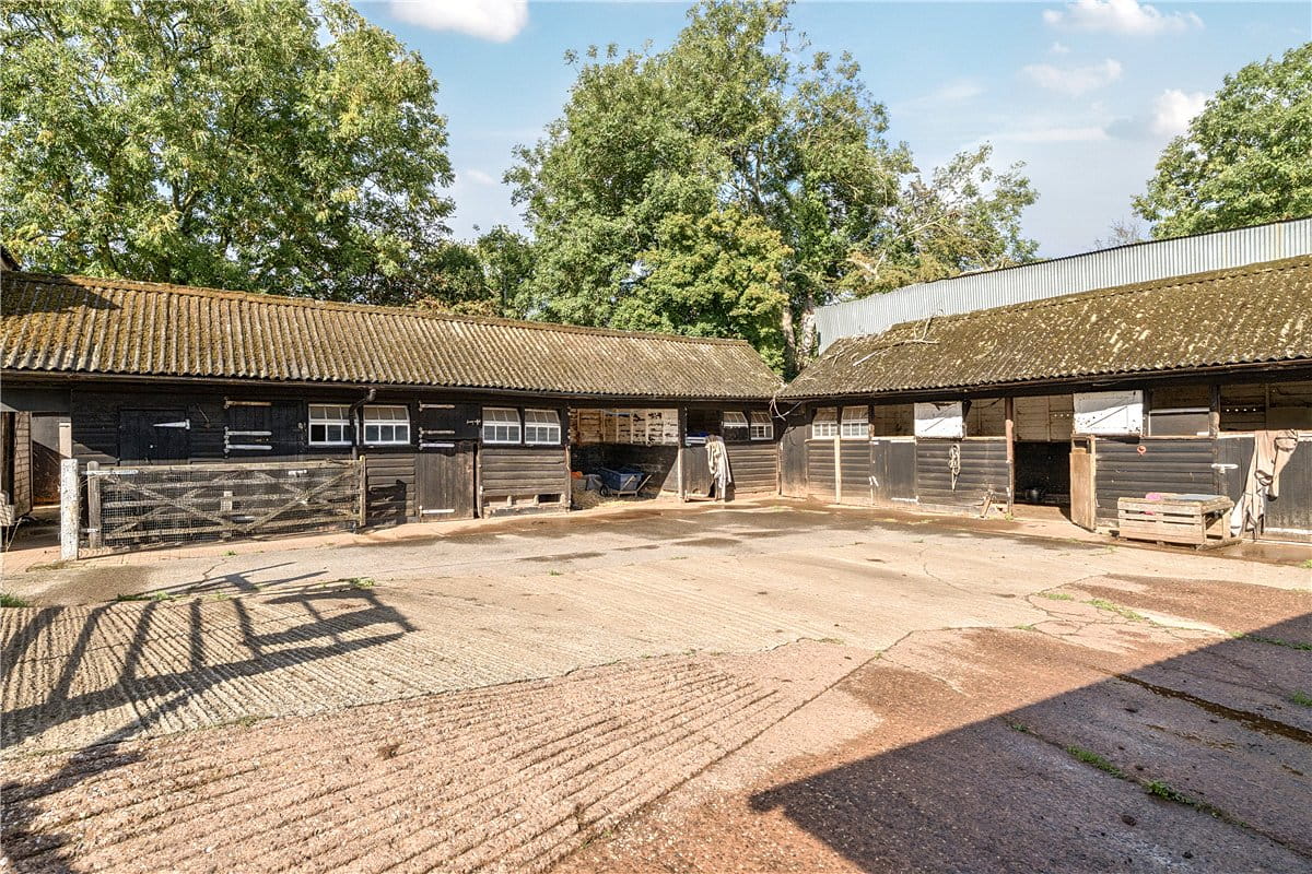  bedroom house, Thornfalcon, Taunton TA3 - Available