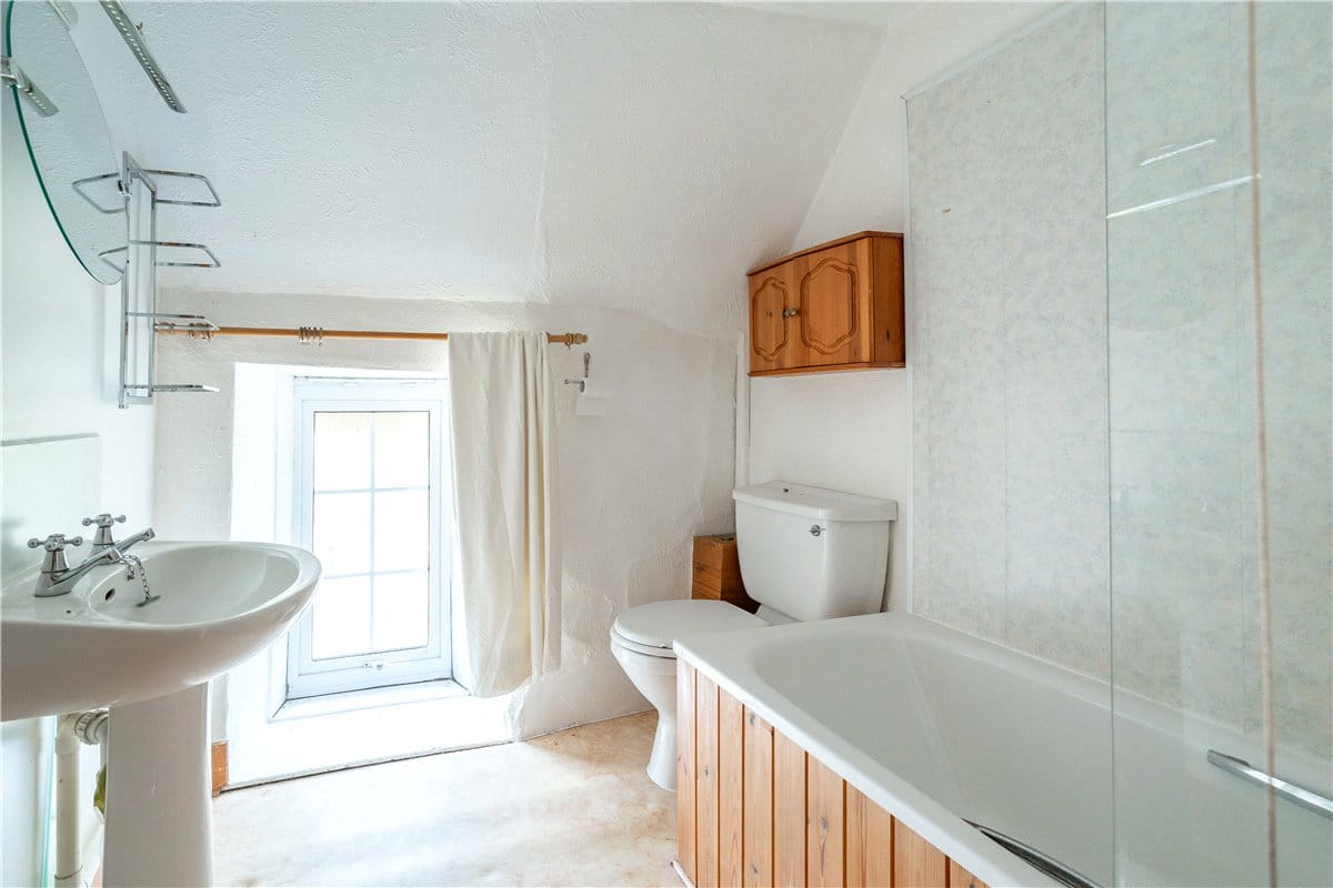 4.4 acres House, Grampound Road, Truro TR2 - Available