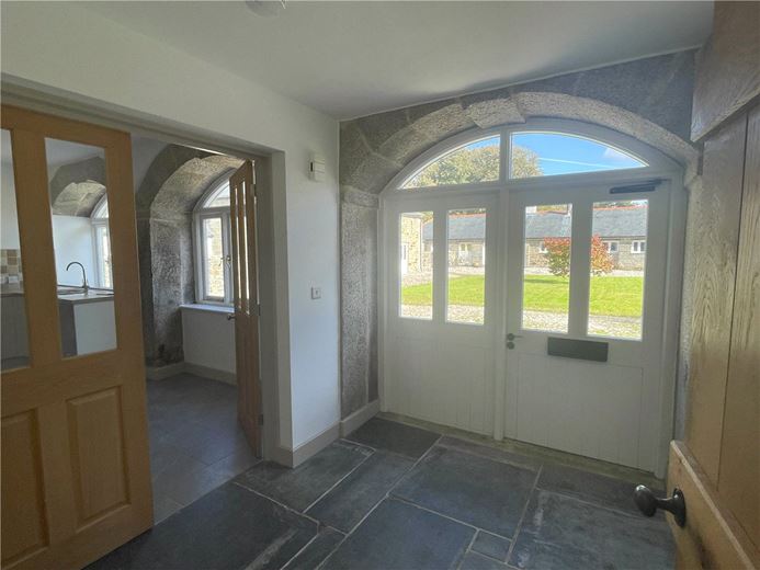 3 bedroom flat, St. Gluvias, Penryn TR10 - Available