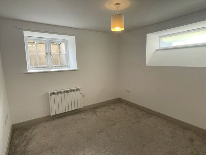 3 bedroom flat, St. Gluvias, Penryn TR10 - Available