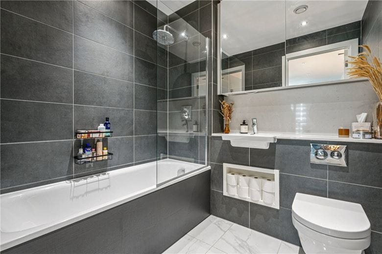 2 bedroom flat, Buckhold Road, London SW18