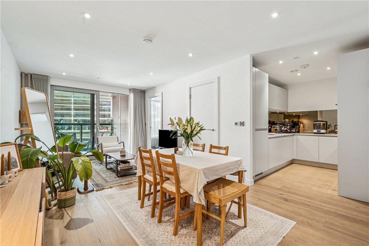 2 bedroom flat, Buckhold Road, London SW18