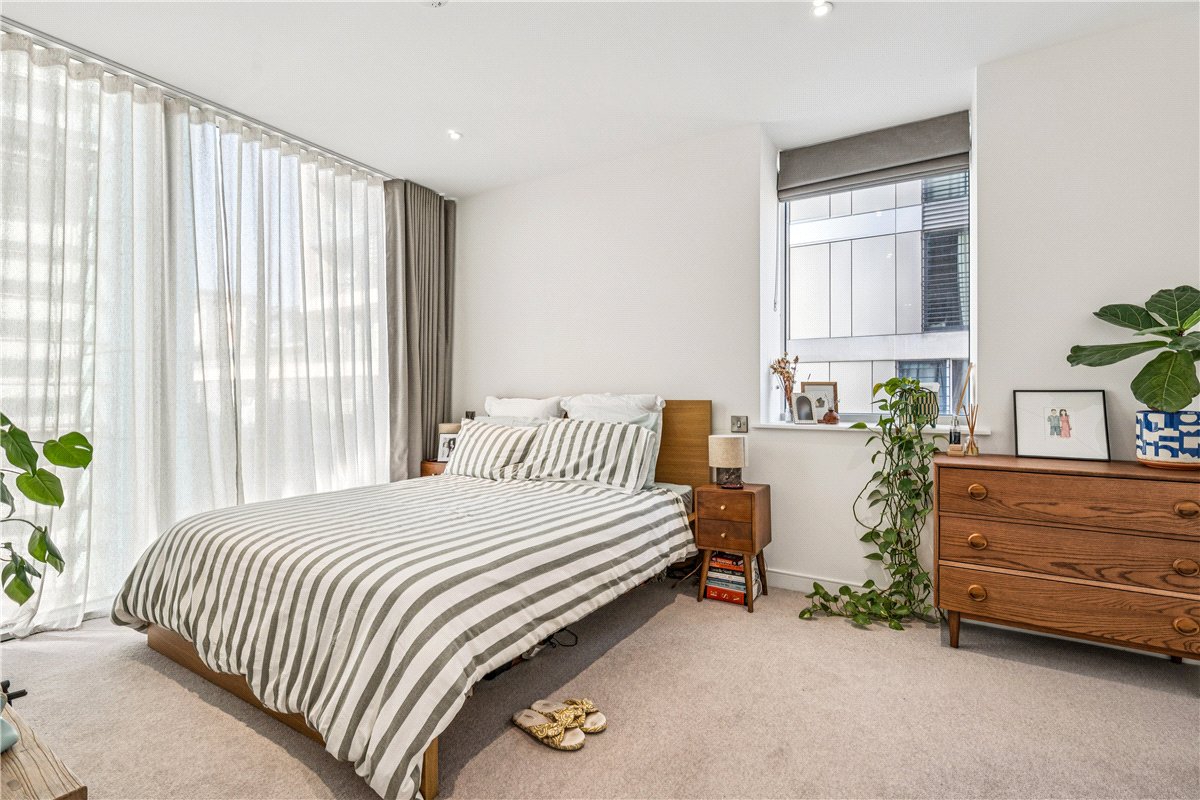 2 bedroom flat, Buckhold Road, London SW18