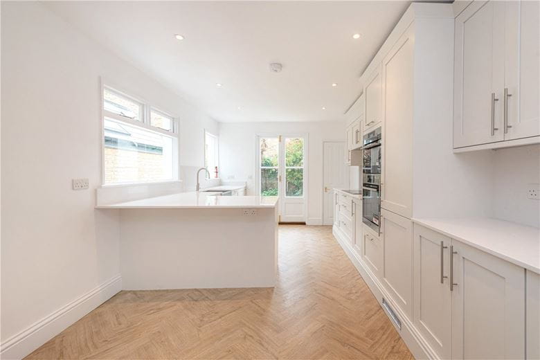 5 bedroom house, Cathles Road, London SW12