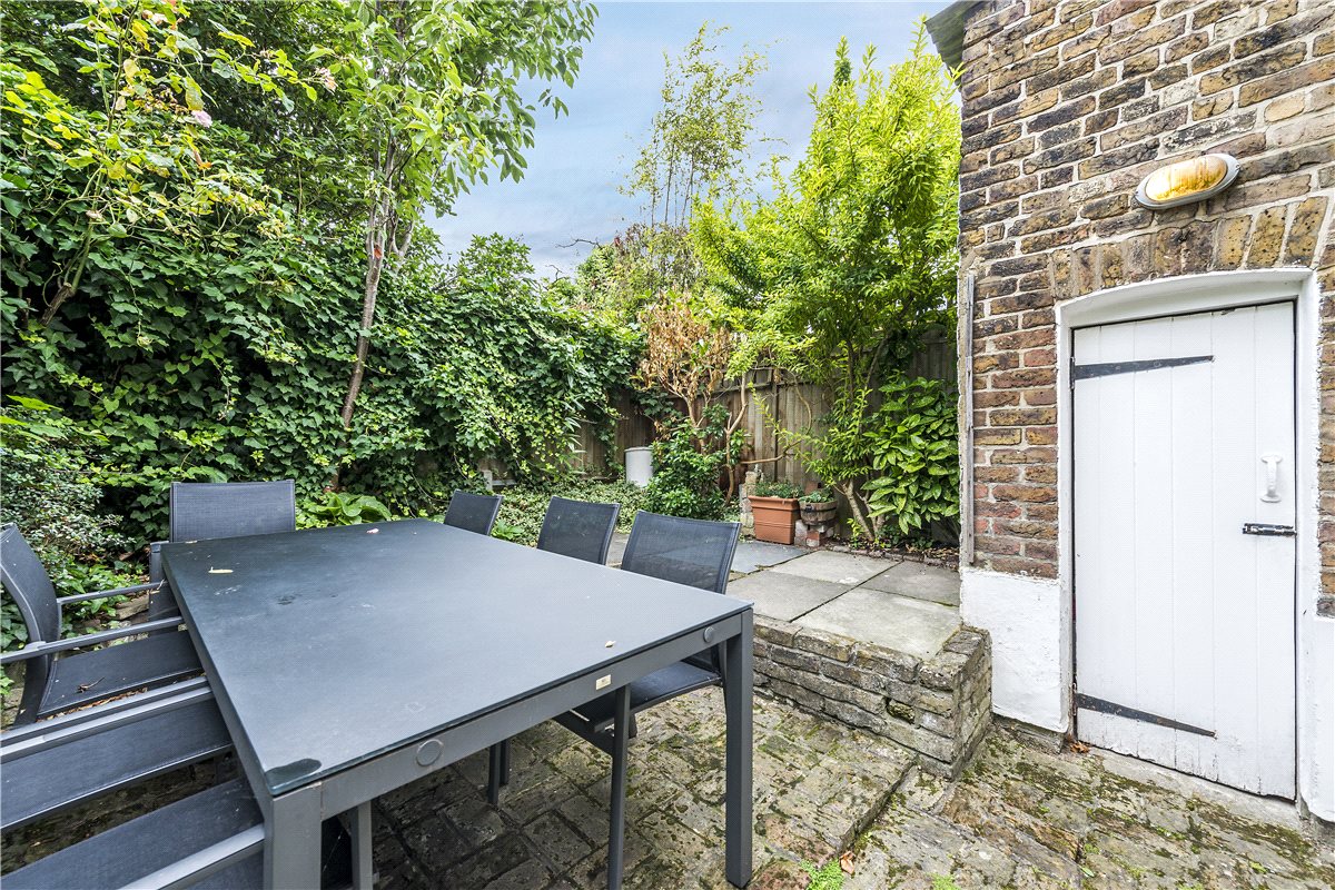 3 bedroom house, Nottingham Road, London SW17
