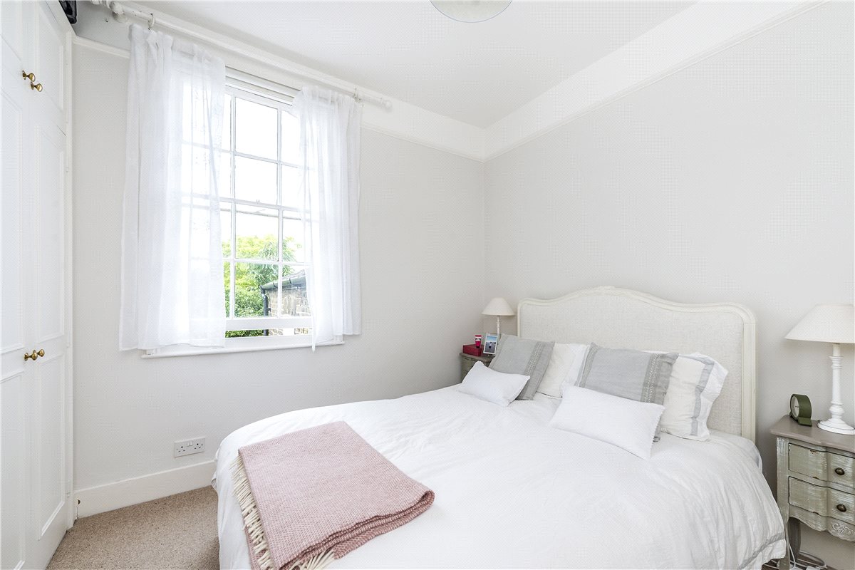 3 bedroom house, Nottingham Road, London SW17