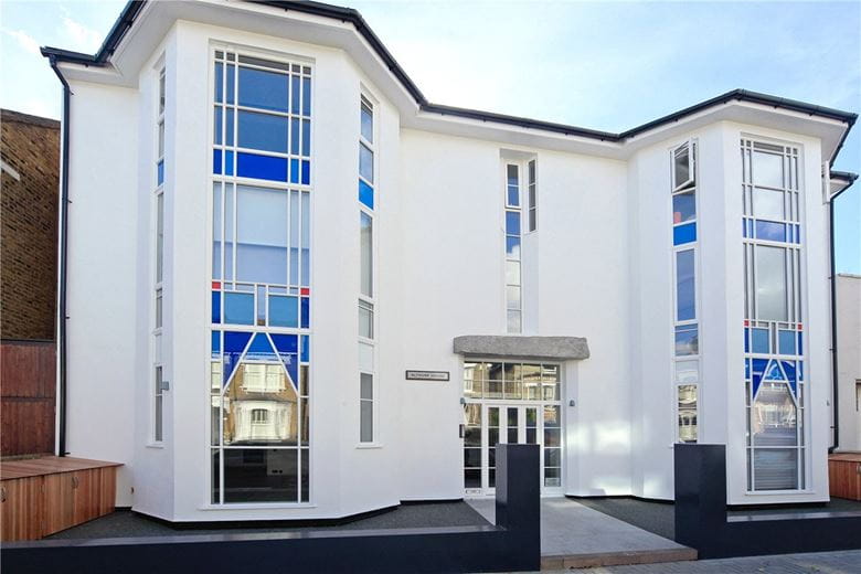 2 bedroom flat, Althorp Road, London SW17