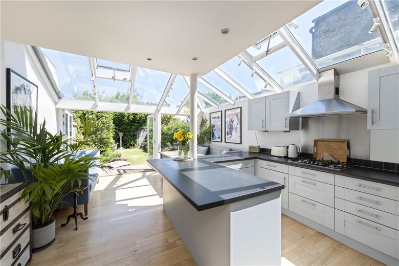 3 bedroom house, Wiseton Road, London SW17