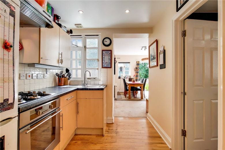 2 bedroom flat, Gleneagle Road, London SW16 - Let Agreed