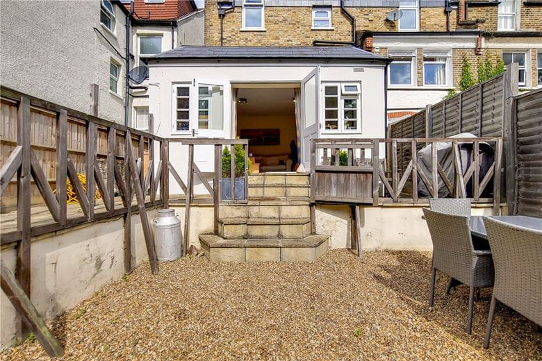 2 bedroom flat, Gleneagle Road, London SW16 - Let Agreed