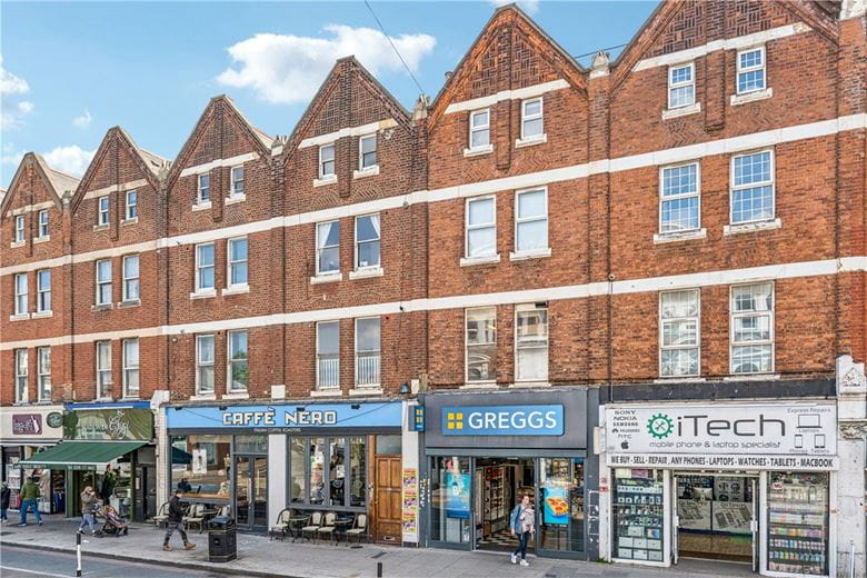 1 bedroom flat, Balham High Road, London SW12 - Available