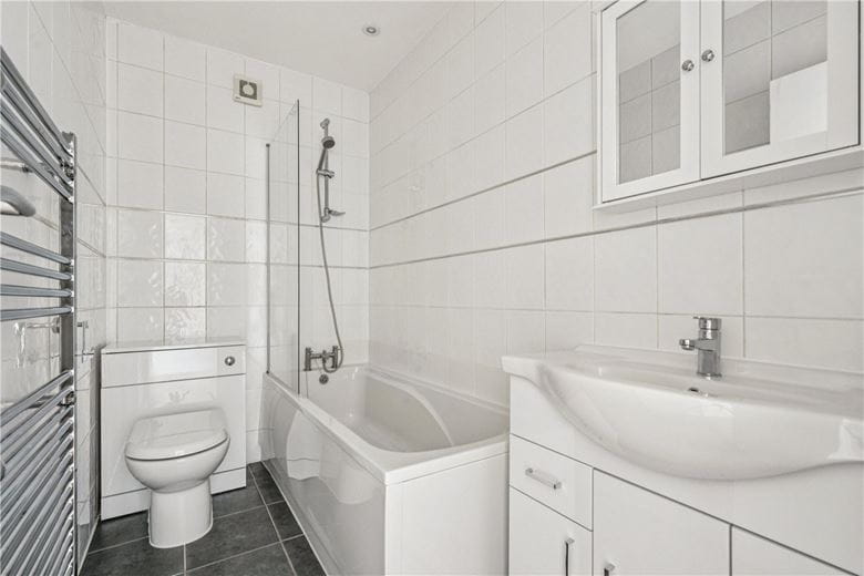 1 bedroom flat, Balham High Road, London SW12 - Available