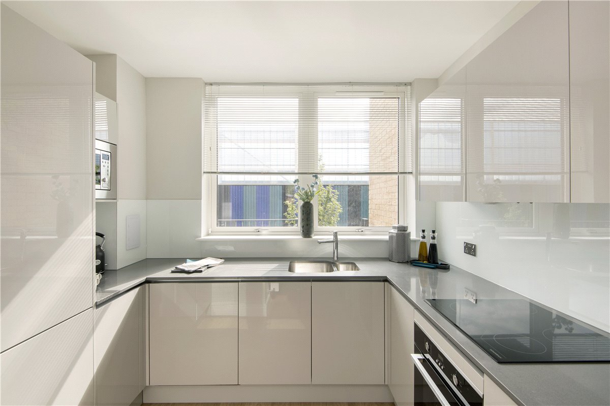 3 bedroom maisonette, Greyhound Parade, Wimbledon Grounds, London SW17 - Available