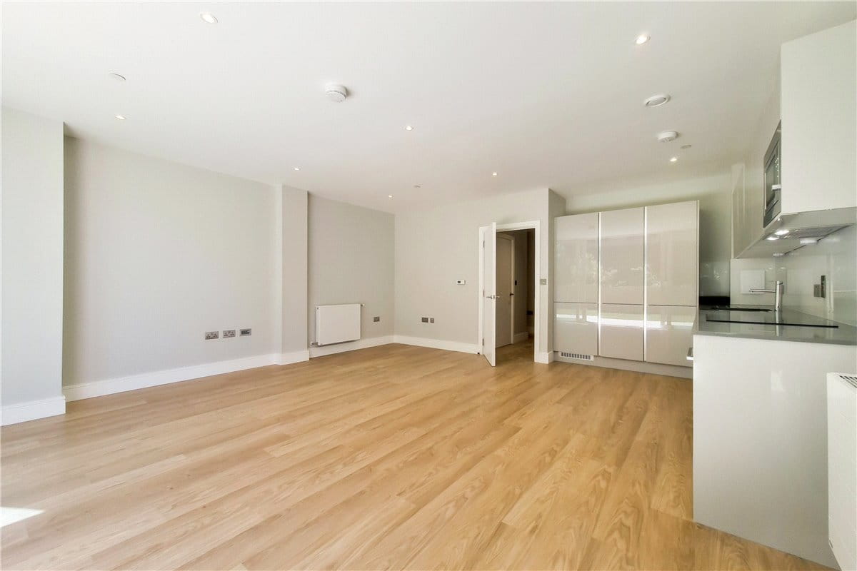 3 bedroom flat, Greyhound Parade, Wimbledon Grounds, London SW17 - Available