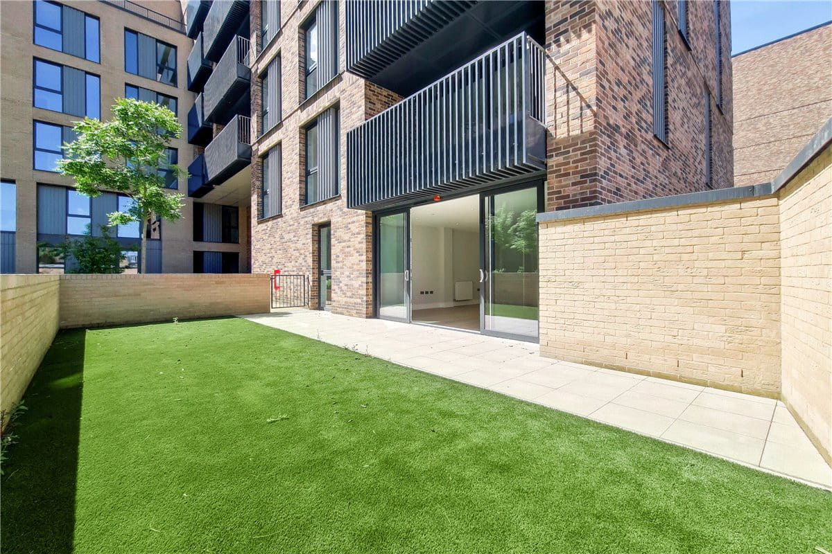 3 bedroom flat, Greyhound Parade, Wimbledon Grounds, London SW17 - Available