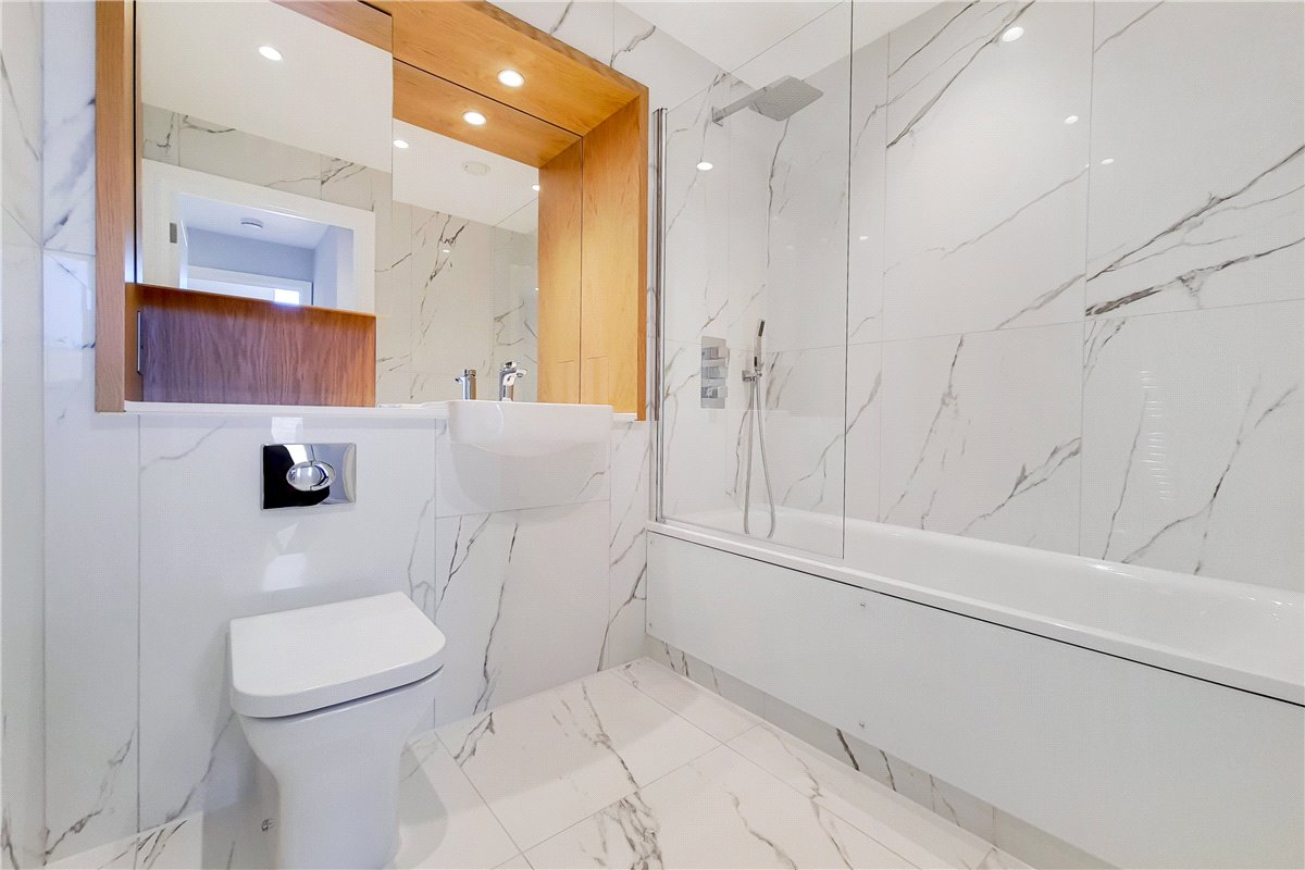 1 bedroom flat, Greyhound Parade, Wimbledon Grounds, London SW17 - Available