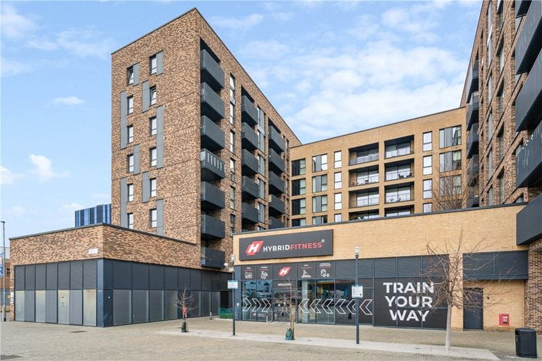 3 bedroom flat, Plough Lane, London SW17 - Available