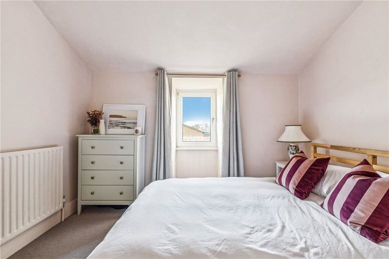 2 bedroom flat, Auckland Road, London SW11 - Let Agreed