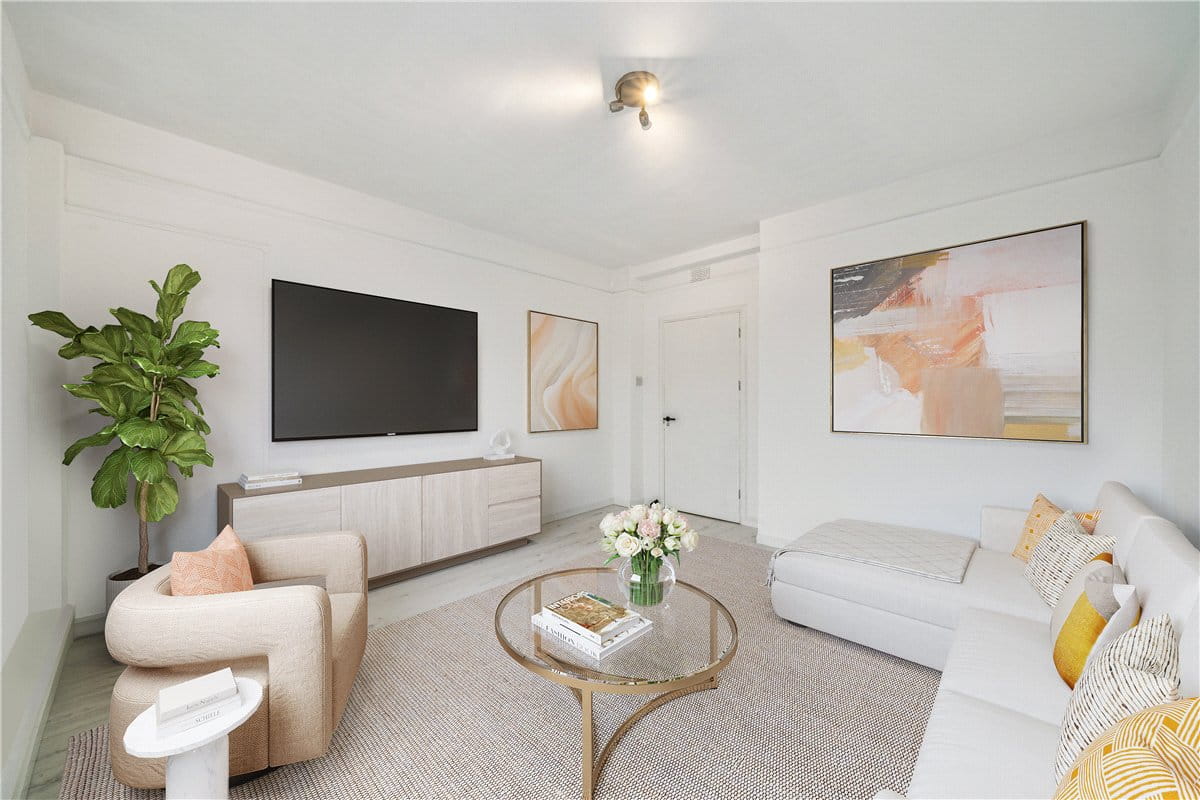 3 bedroom flat, Iron Mill Road, London SW18 - Available