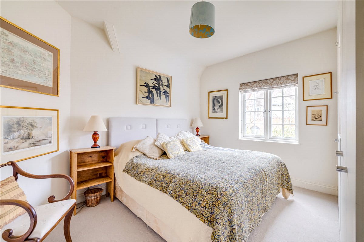 4 bedroom house, Ellerton Road, London SW18 - Available