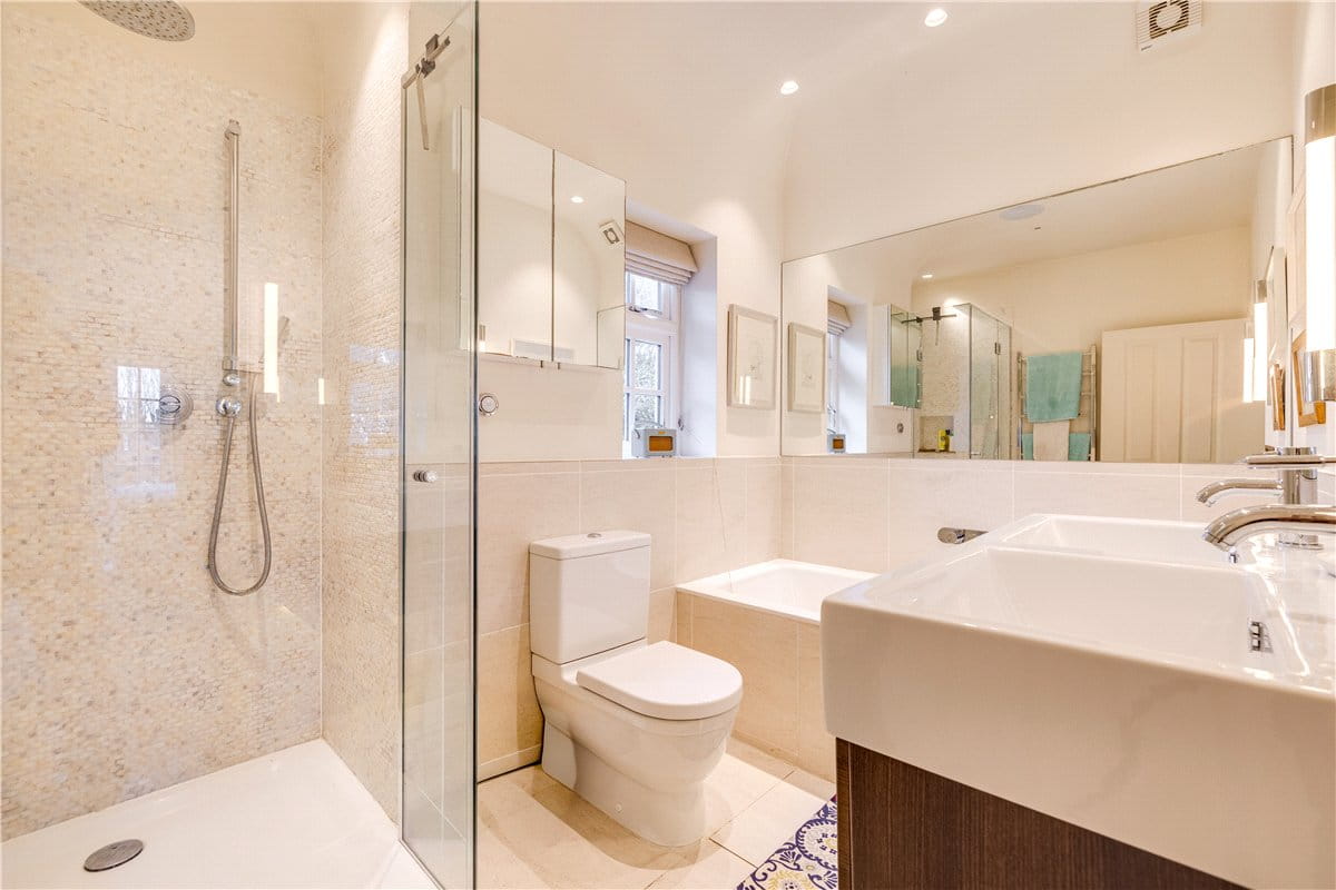 4 bedroom house, Ellerton Road, London SW18 - Available