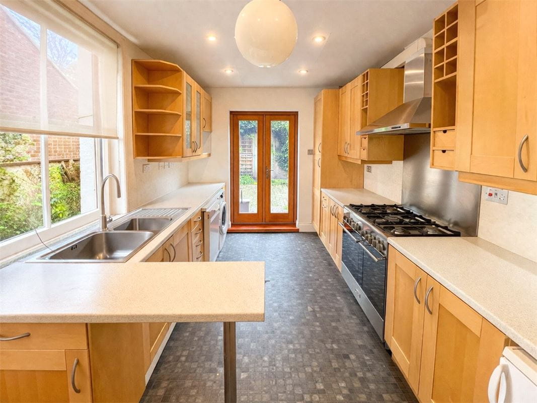 3 bedroom house, Owens Road, Winchester SO22 - Available