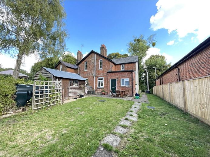 2 bedroom house, Woodman Lane, Sparsholt SO21 - Available