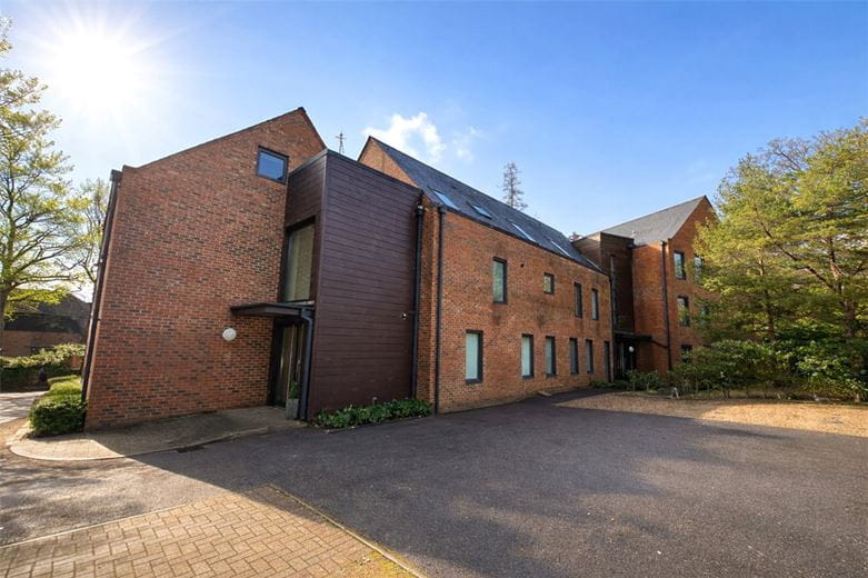 2 bedroom flat, Bereweeke Road, Winchester SO22 - Let Agreed