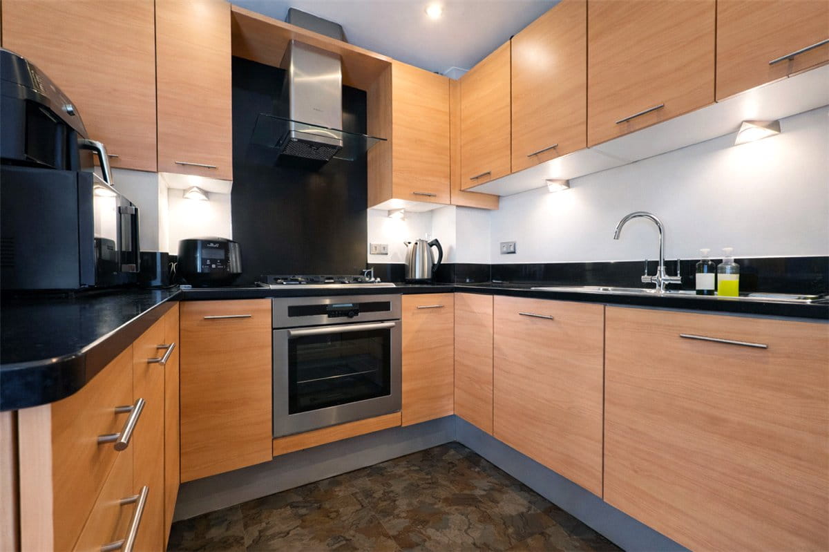 2 bedroom flat, Bereweeke Road, Winchester SO22 - Let Agreed