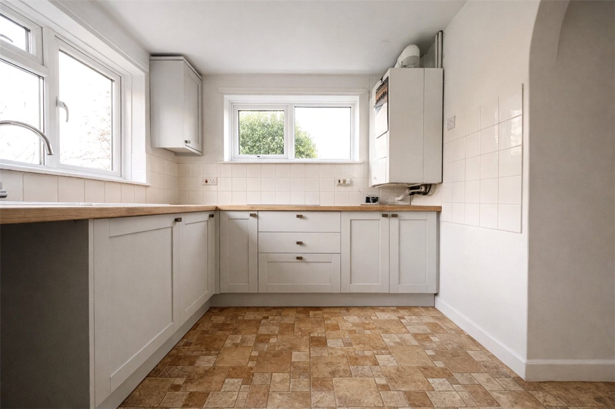 3 bedroom house, Stoke Charity Road, Kings Worthy SO21 - Under Offer