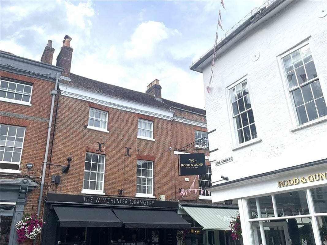 2 bedroom flat, Little Minster Street, Winchester SO23 - Let Agreed