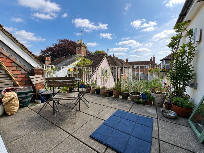 3 bedroom flat, Little Minster Street, Winchester SO23 - Let Agreed