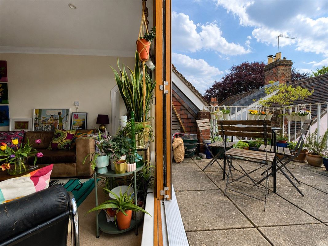 3 bedroom flat, Little Minster Street, Winchester SO23 - Let Agreed