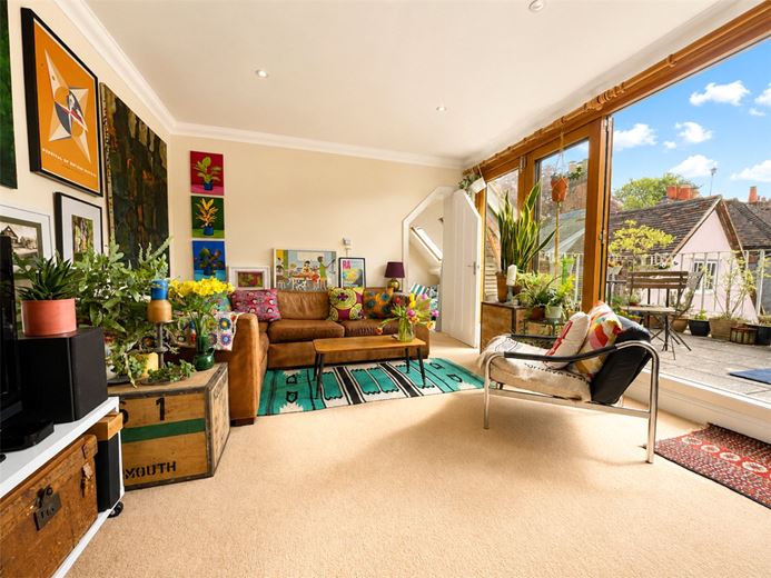 3 bedroom flat, Little Minster Street, Winchester SO23 - Let Agreed