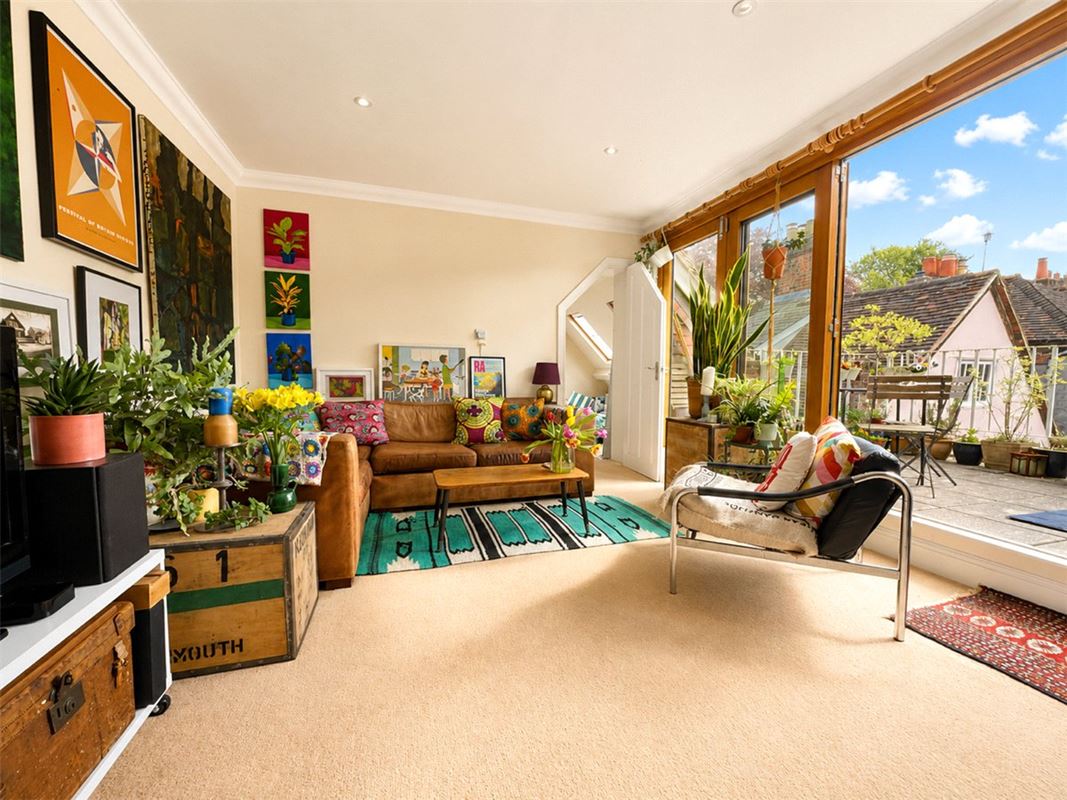 3 bedroom flat, Little Minster Street, Winchester SO23 - Let Agreed