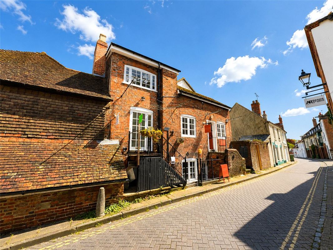 3 bedroom flat, Little Minster Street, Winchester SO23 - Let Agreed