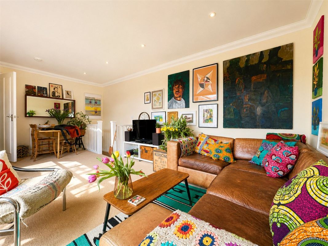 3 bedroom flat, Little Minster Street, Winchester SO23 - Let Agreed