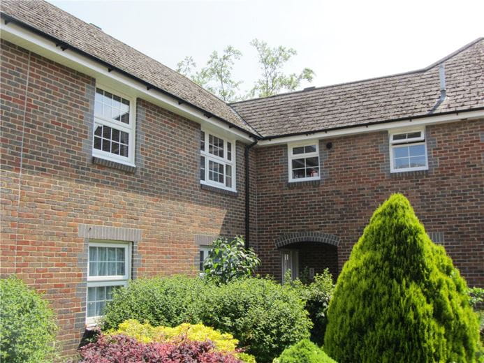 2 bedroom flat, St Pauls Place, Cross Street SO23 - Let Agreed