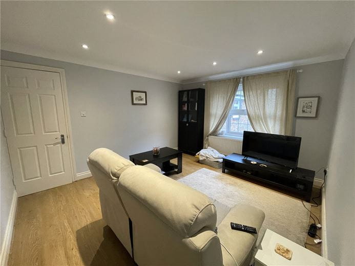 2 bedroom flat, St Pauls Place, Cross Street SO23 - Let Agreed