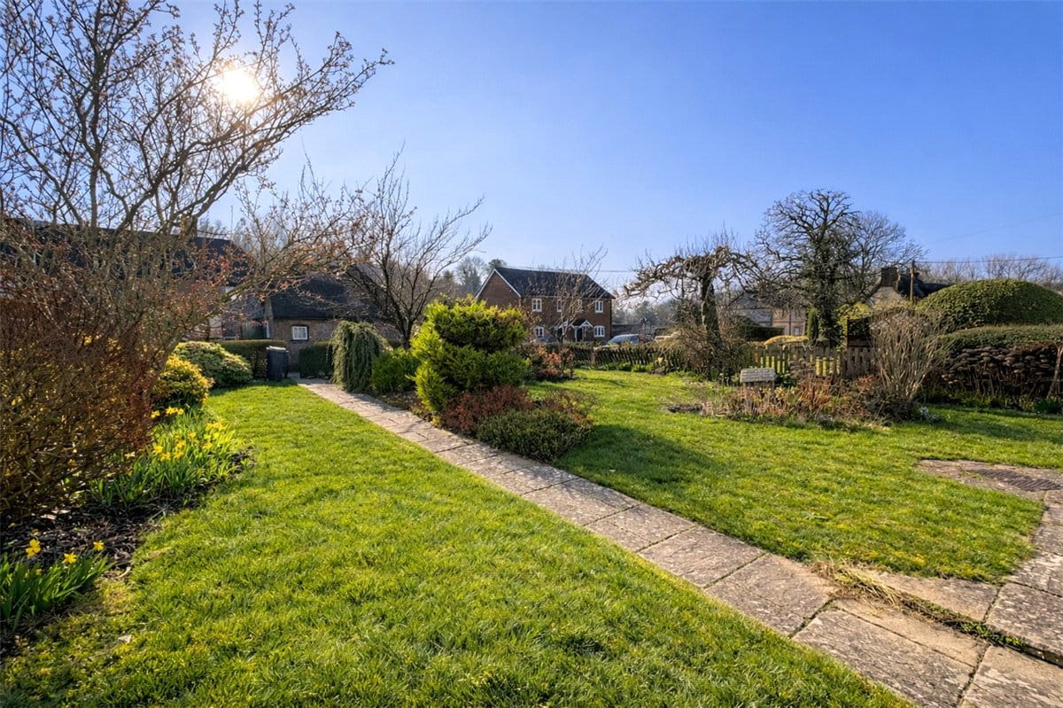 2 bedroom cottage, Winchester Street, Leckford SO20 - Let Agreed