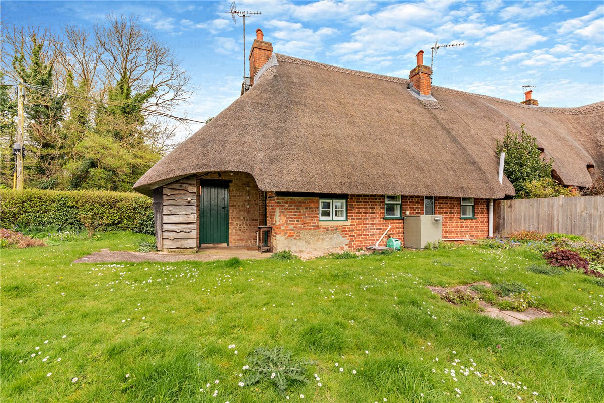 1 bedroom cottage, Longstock, Stockbridge SO20 - Let Agreed