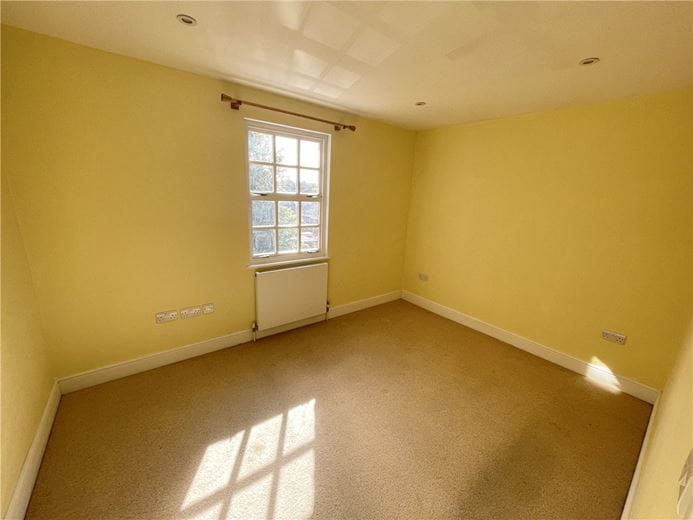 2 bedroom flat, St Cross Road, Winchester SO23 - Available