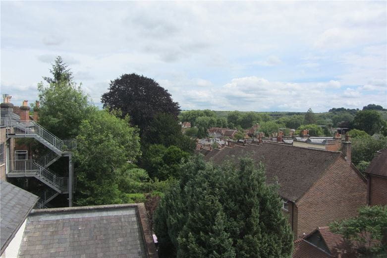 2 bedroom flat, St Cross Road, Winchester SO23 - Available