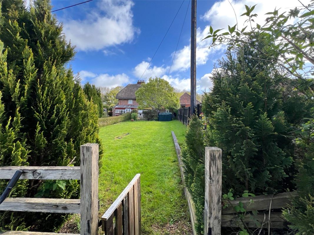 3 bedroom cottage, East Stratton, East Stratton SO21 - Available