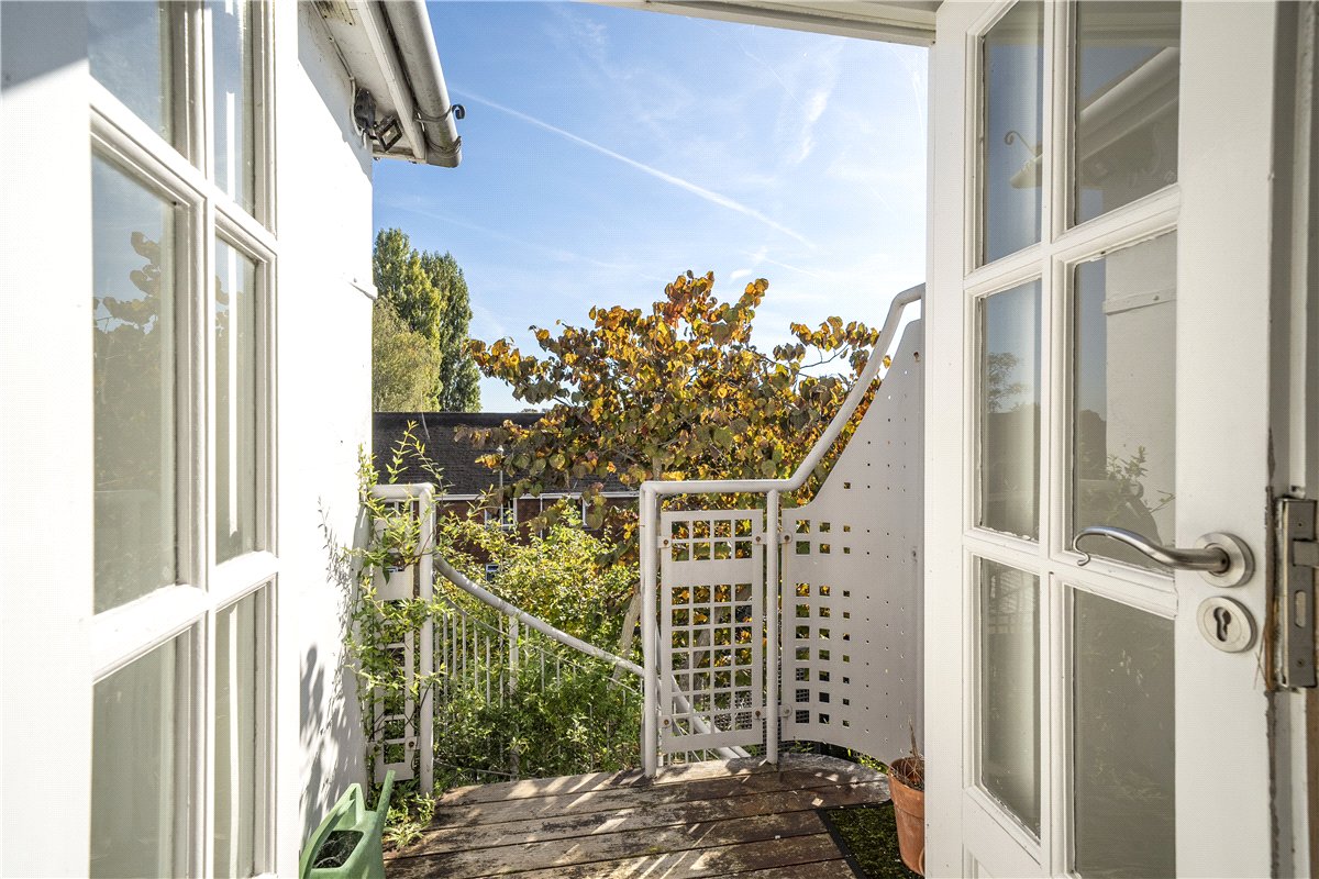 3 bedroom flat, Hyde Street, Winchester SO23 - Available